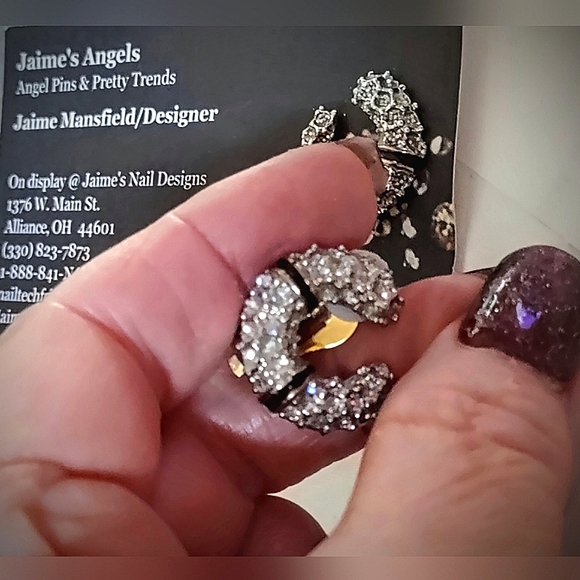 Mega Sparkly Vintage Clip Earrings - Picture 5 of 15